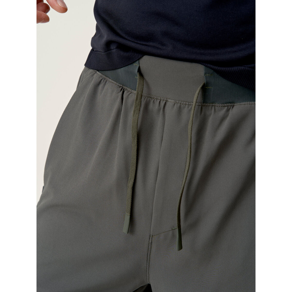 V2HCC670B9E30A5ADC1C2DEB97A98606CECR7810863P4