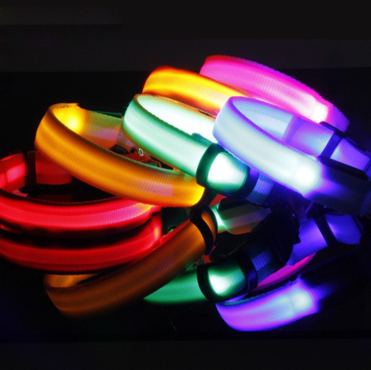 Collier de chien LED avec USB chargeant des lumières colorées colliers Anti-perte sûrs pour chiot chaton chiens colliers de plomb 7 lumières produits pour animaux de compagnie